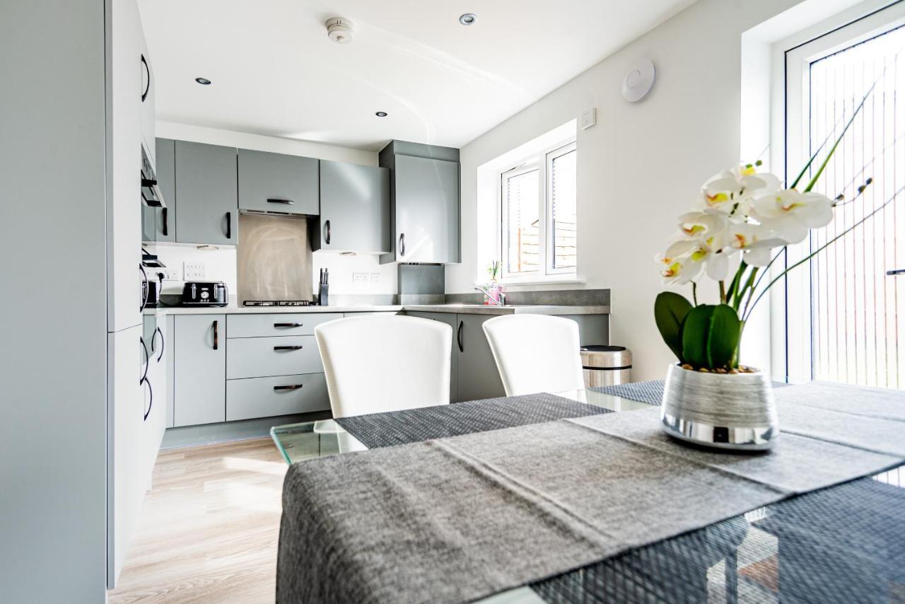 The Lake - A Stunning 2 Bedroom House, Only 17Mins To Central London!!! Greenhithe Exterior photo