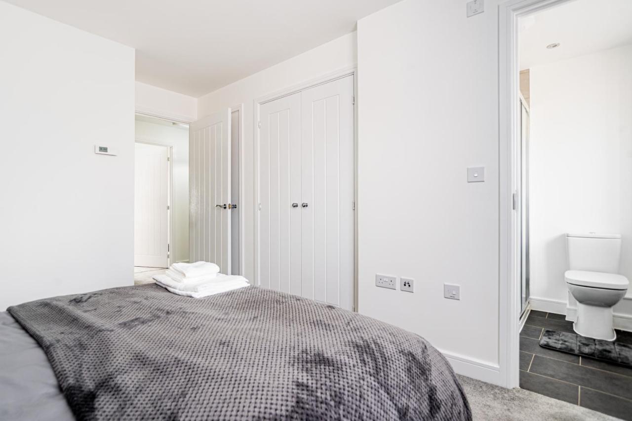 The Lake - A Stunning 2 Bedroom House, Only 17Mins To Central London!!! Greenhithe Exterior photo